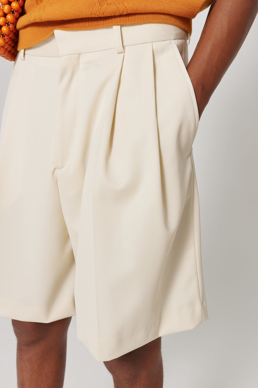 Manson double-pleated shorts cream